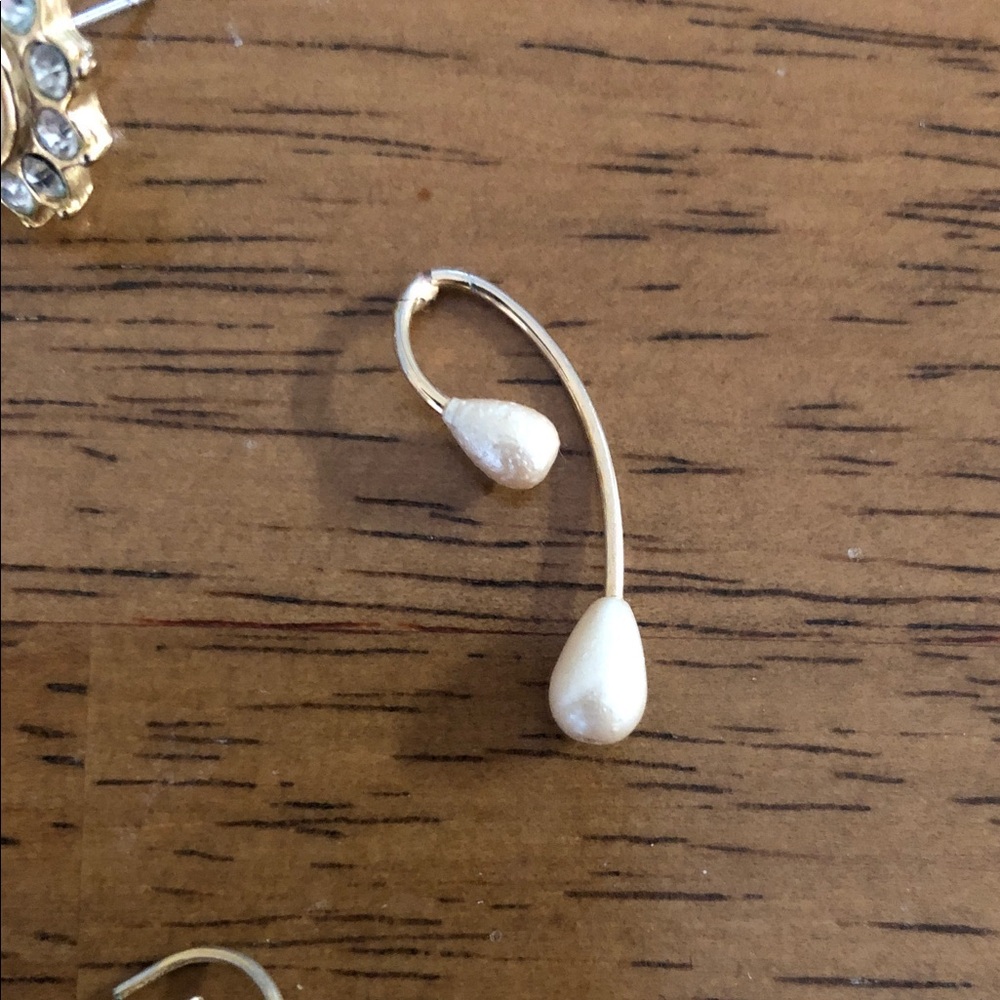 Costume Pearl and Gold Women's Earrings Jewelry - Picture 5 of 10